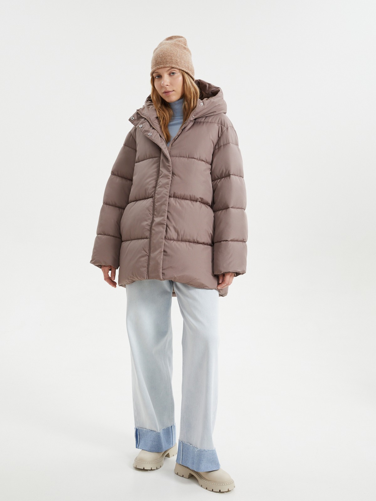 Короткая стёганая куртка с капюшоном