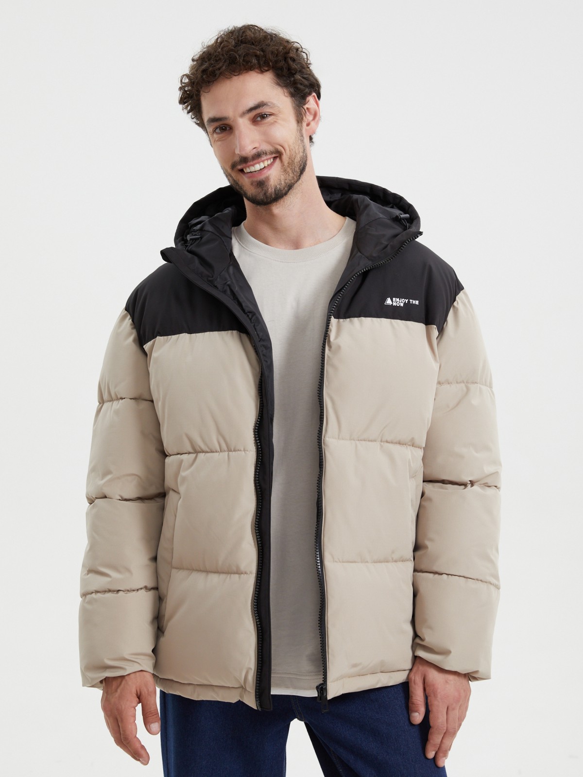 Тёплая куртка на молнии с капюшоном