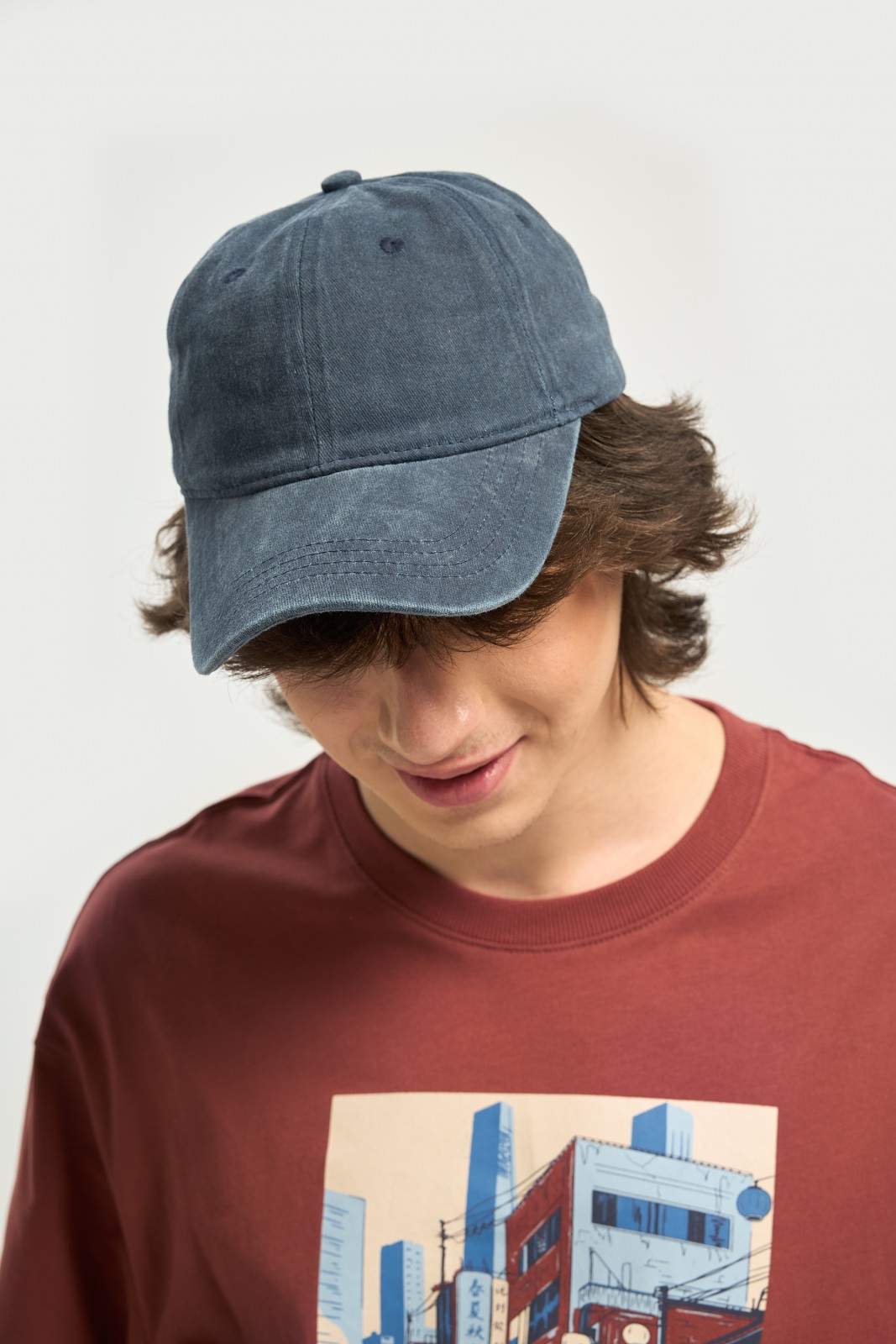 Тканевая бейсболка с полукруглым козырьком