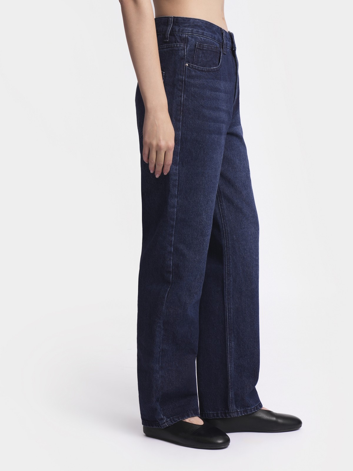 Джинсы прямого силуэта со средней посадкой