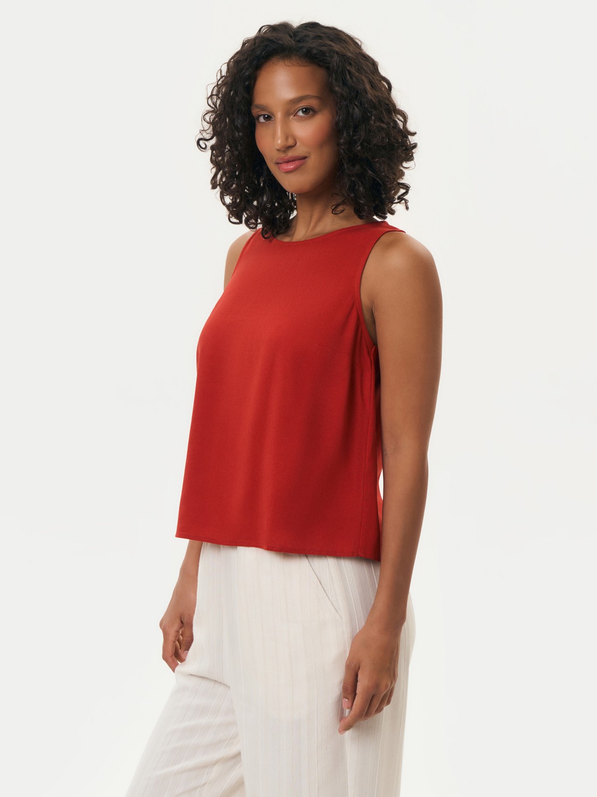 Блузка без рукавов