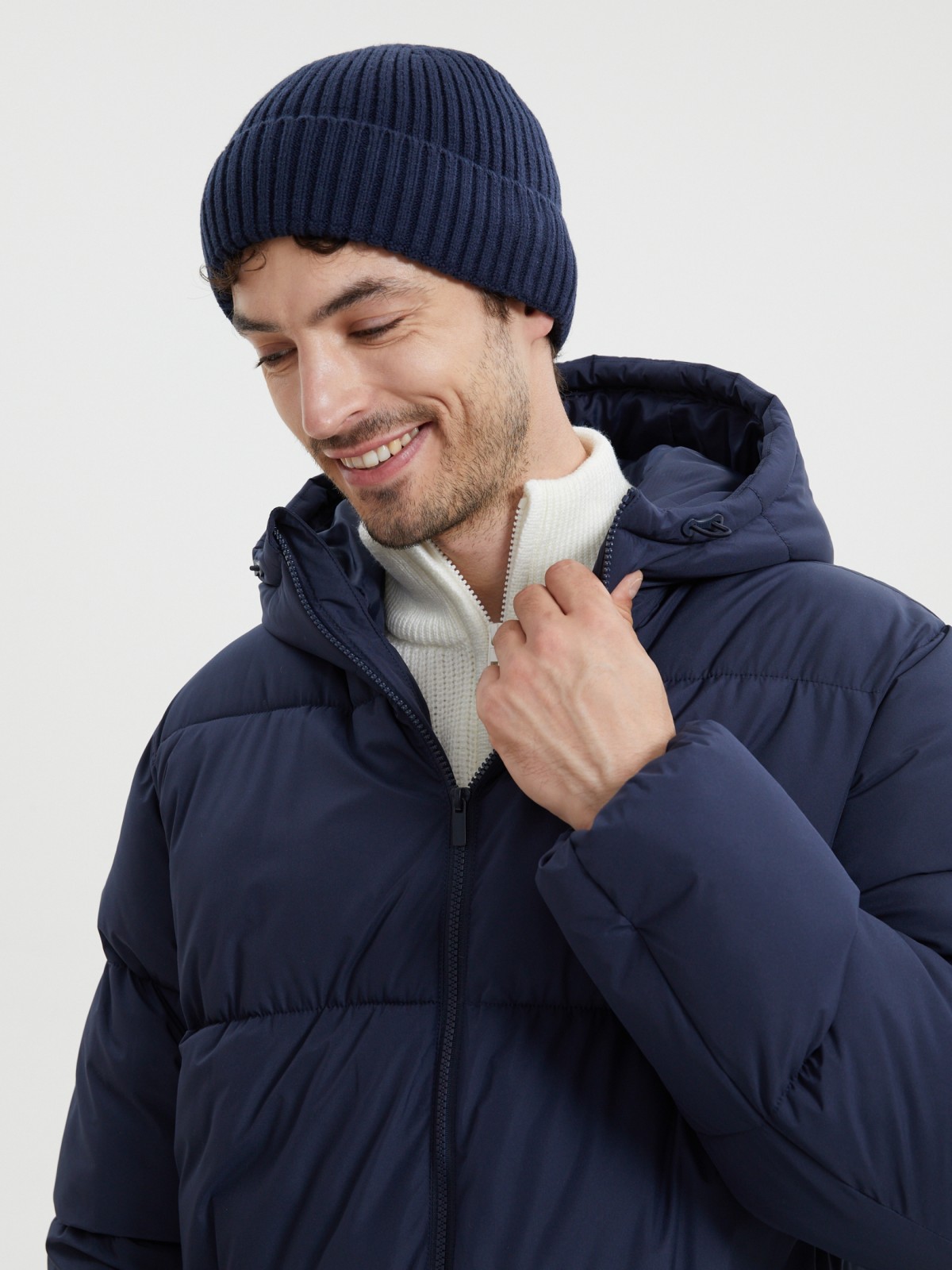 Вязаная шапка-бини