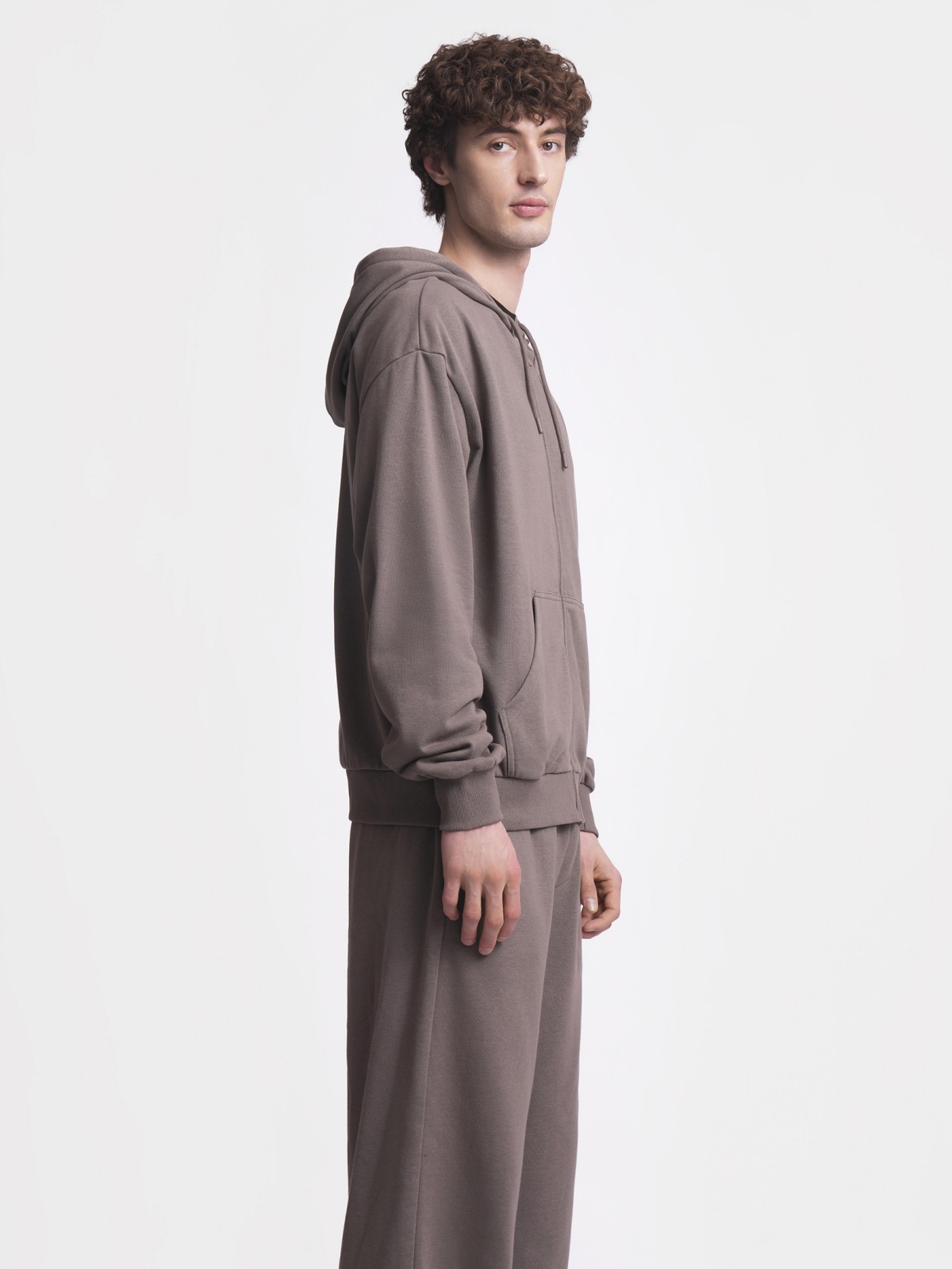 Толстовка на молнии с капюшоном