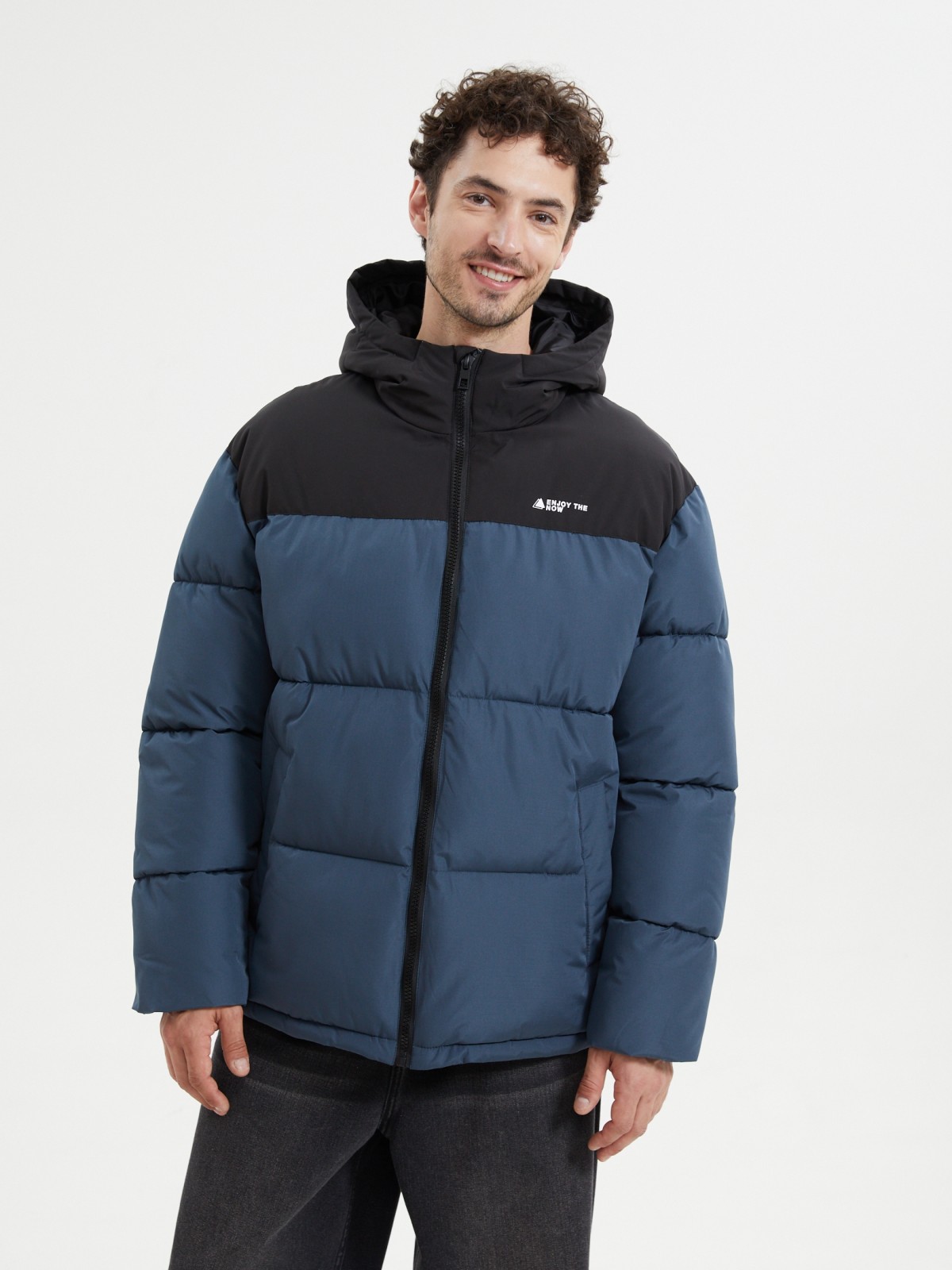 Тёплая куртка на молнии с капюшоном