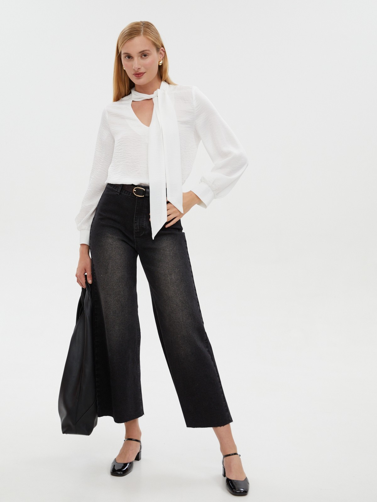 Блузка с длинным рукавом и бантом