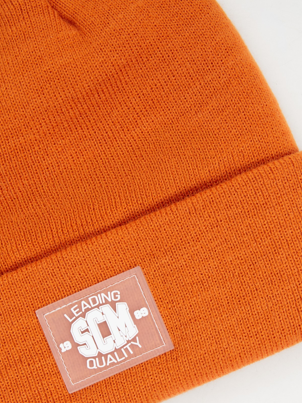 Трикотажная шапка-бини с отворотом