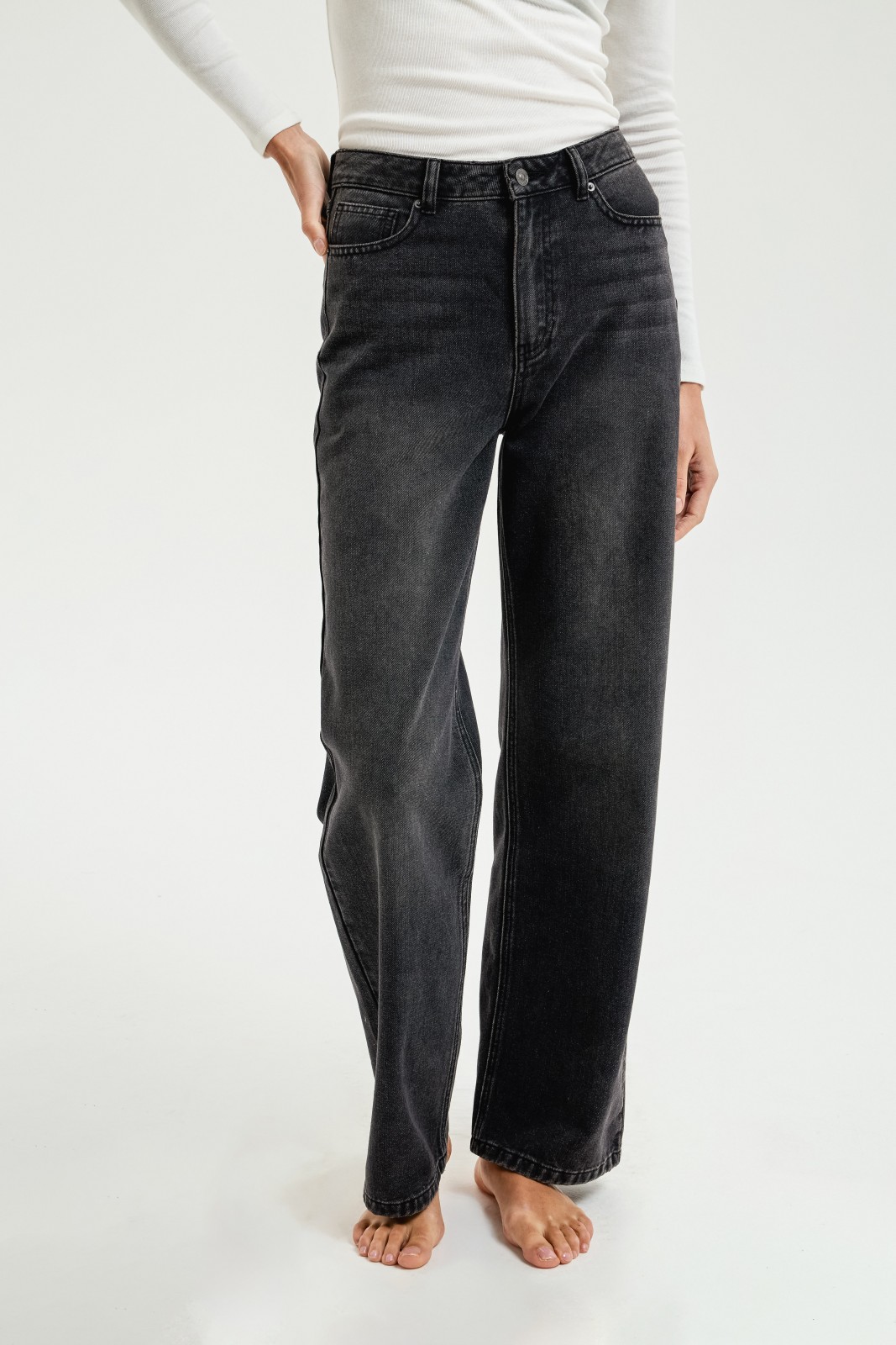 Джинсы силуэта Wide