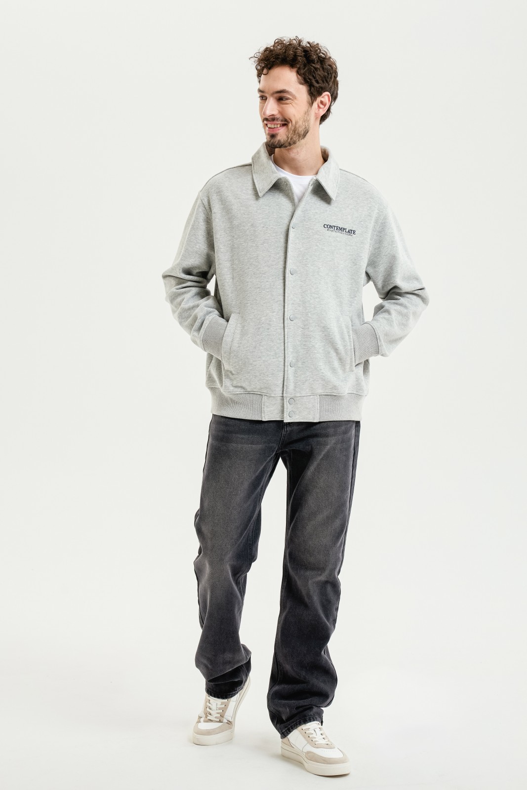 Трикотажная толстовка-бомбер на кнопках