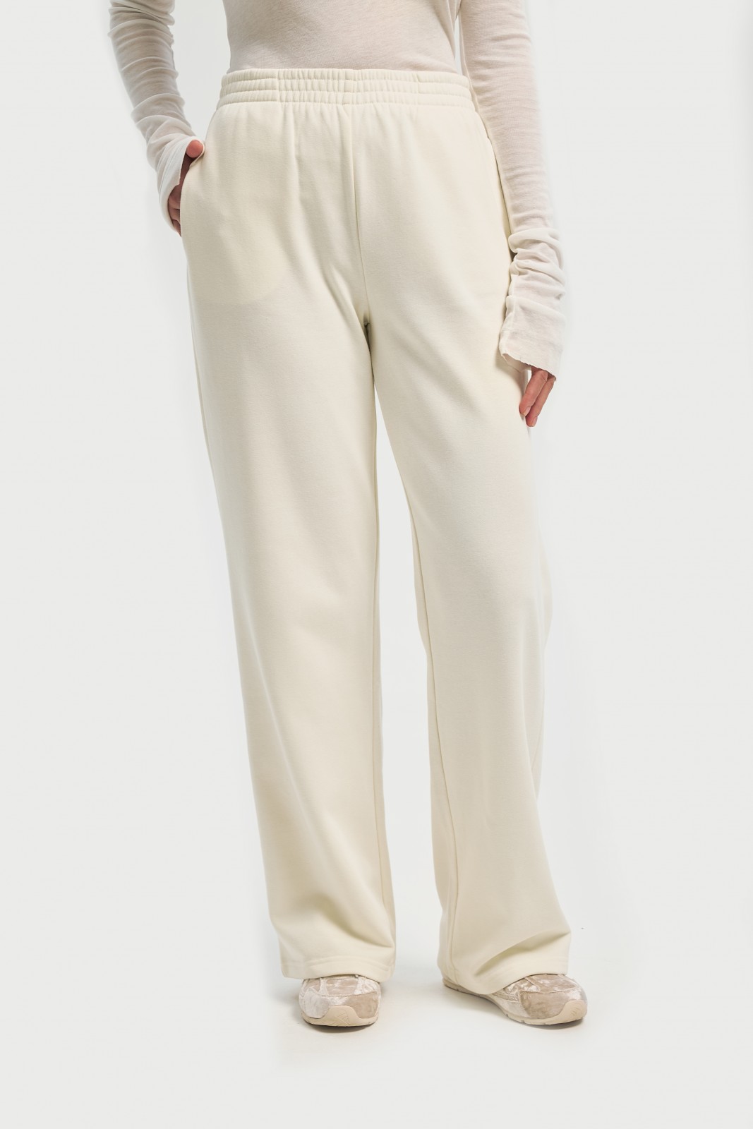 Трикотажные брюки на резинке