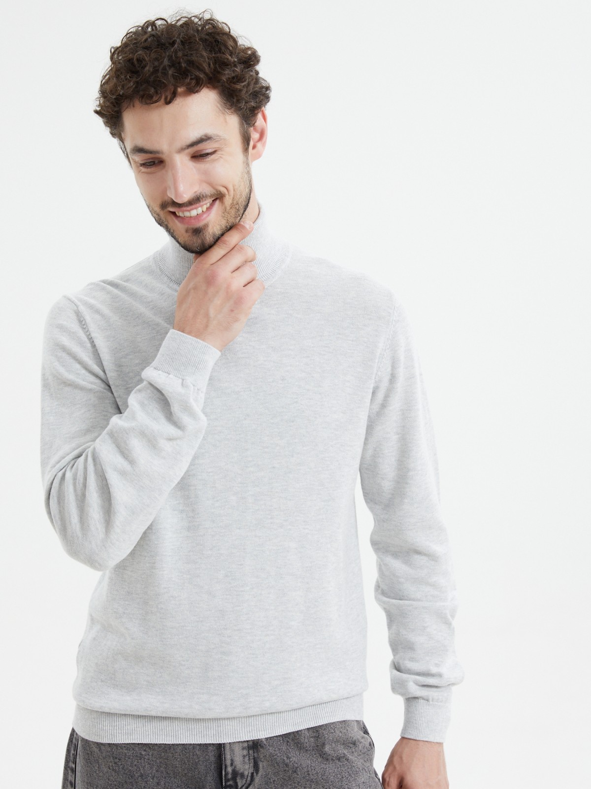 Тонкая трикотажная водолазка с горлом