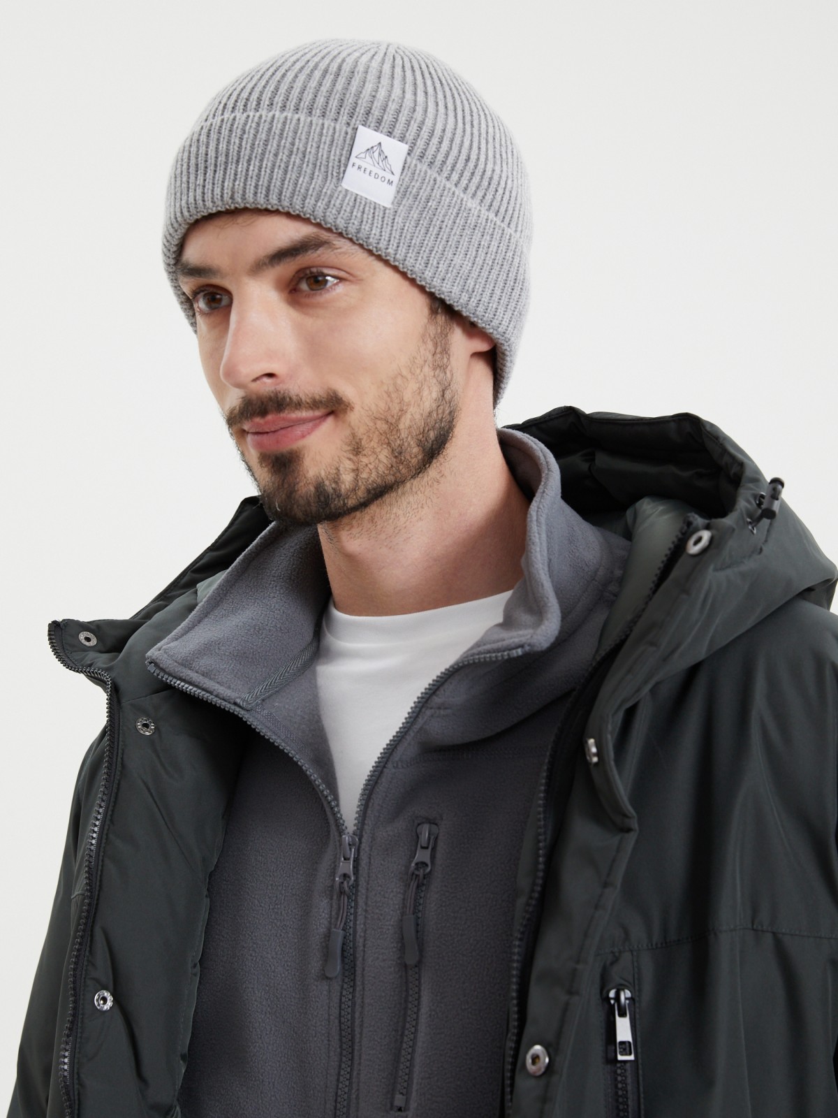 Вязаная шапка-бини