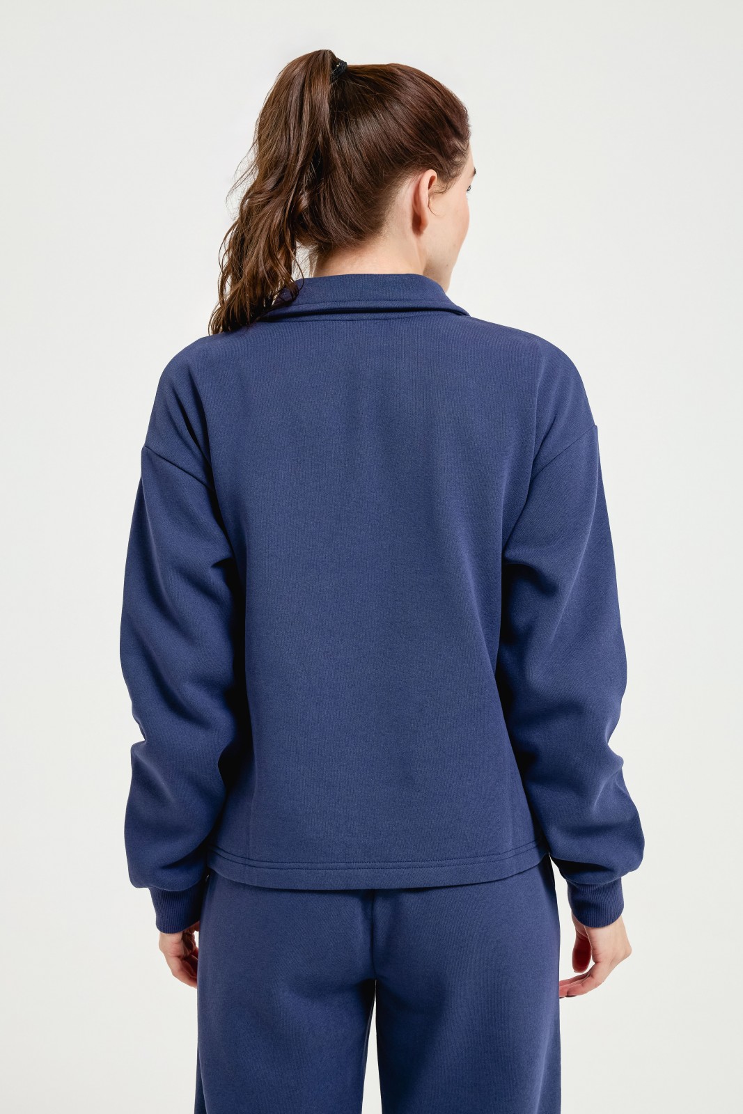 Свитшот с воротником поло