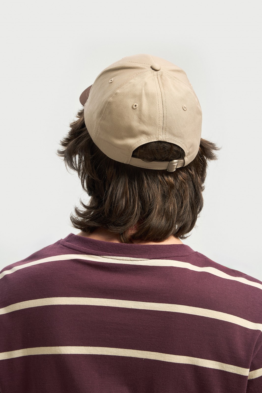 Тканевая бейсболка с контрастным козырьком