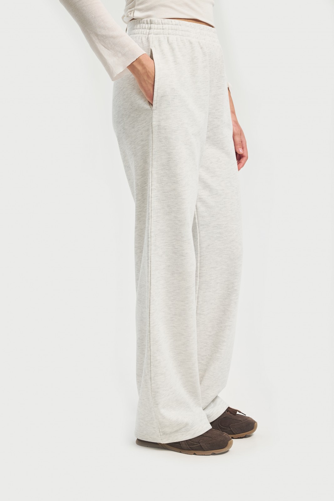 Трикотажные брюки на резинке