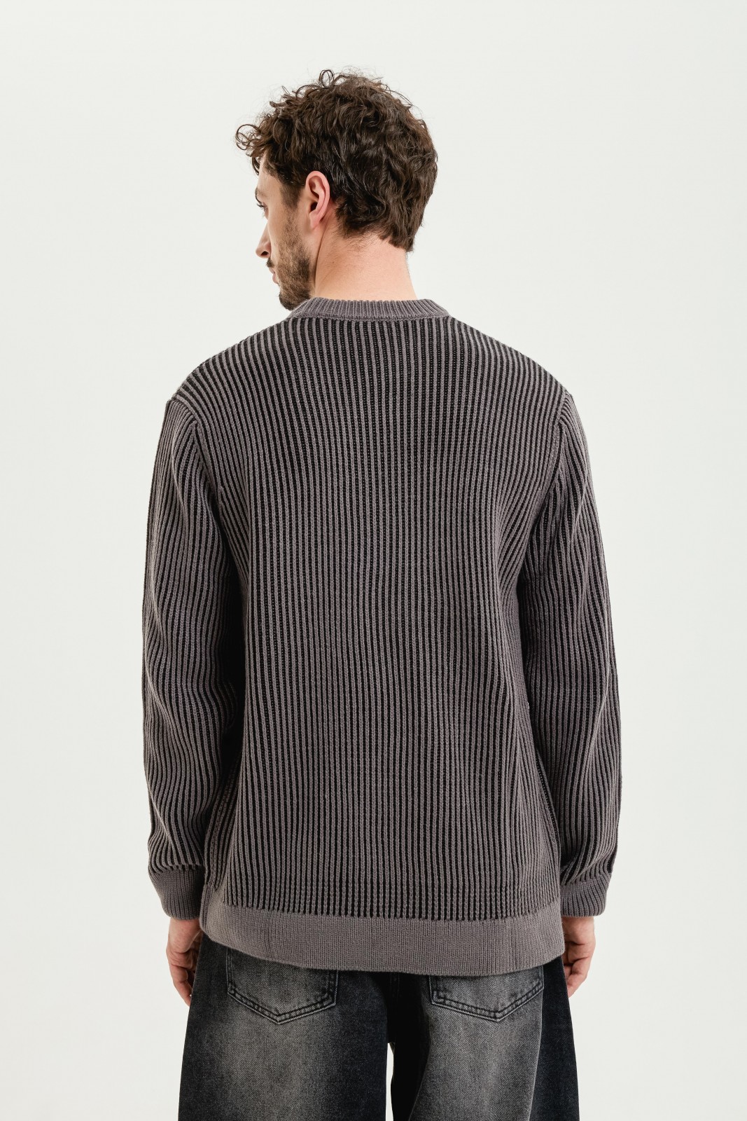 Тонкий вязаный джемпер из акрила