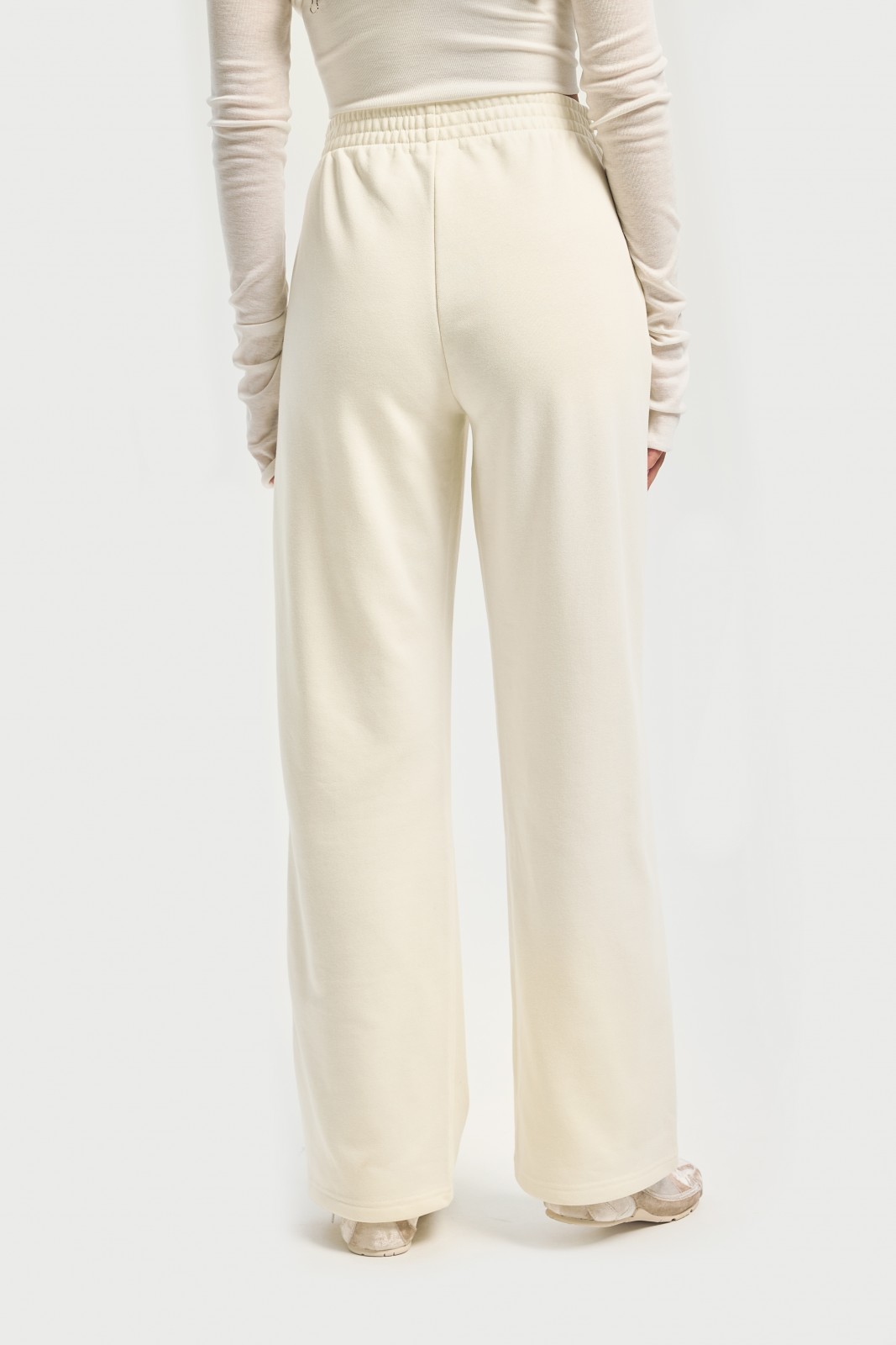 Трикотажные брюки на резинке