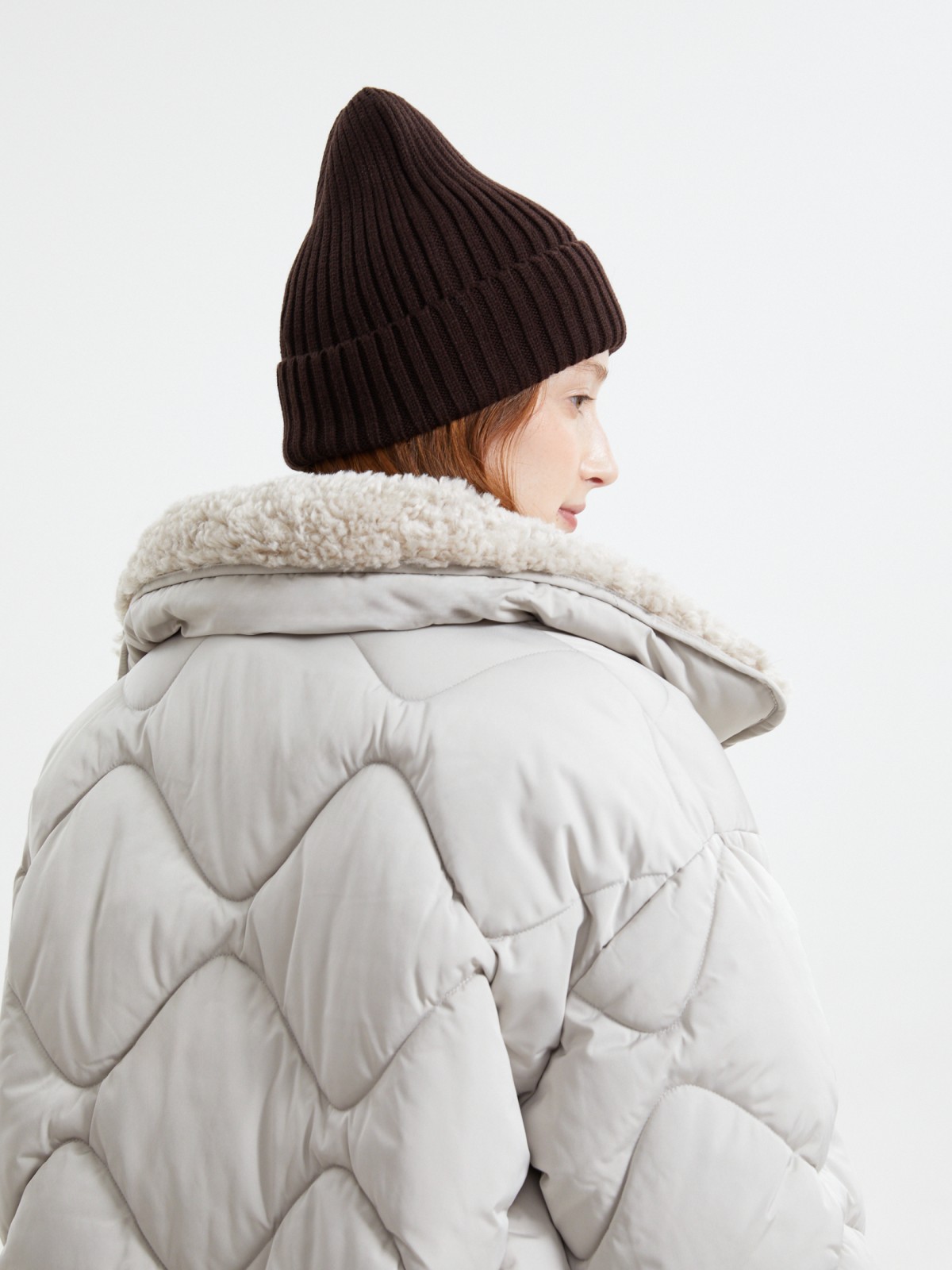 Вязаная шапка-бини с отворотом