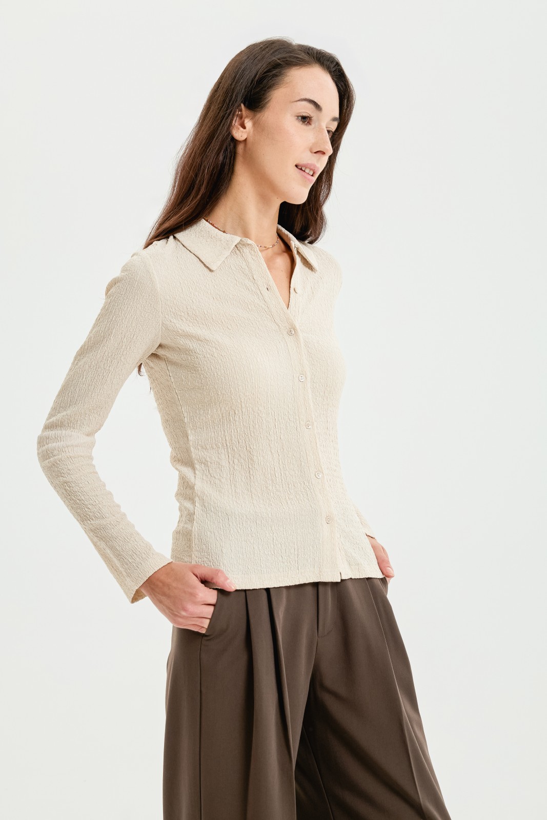 Прилегающая рубашка с отложным воротником