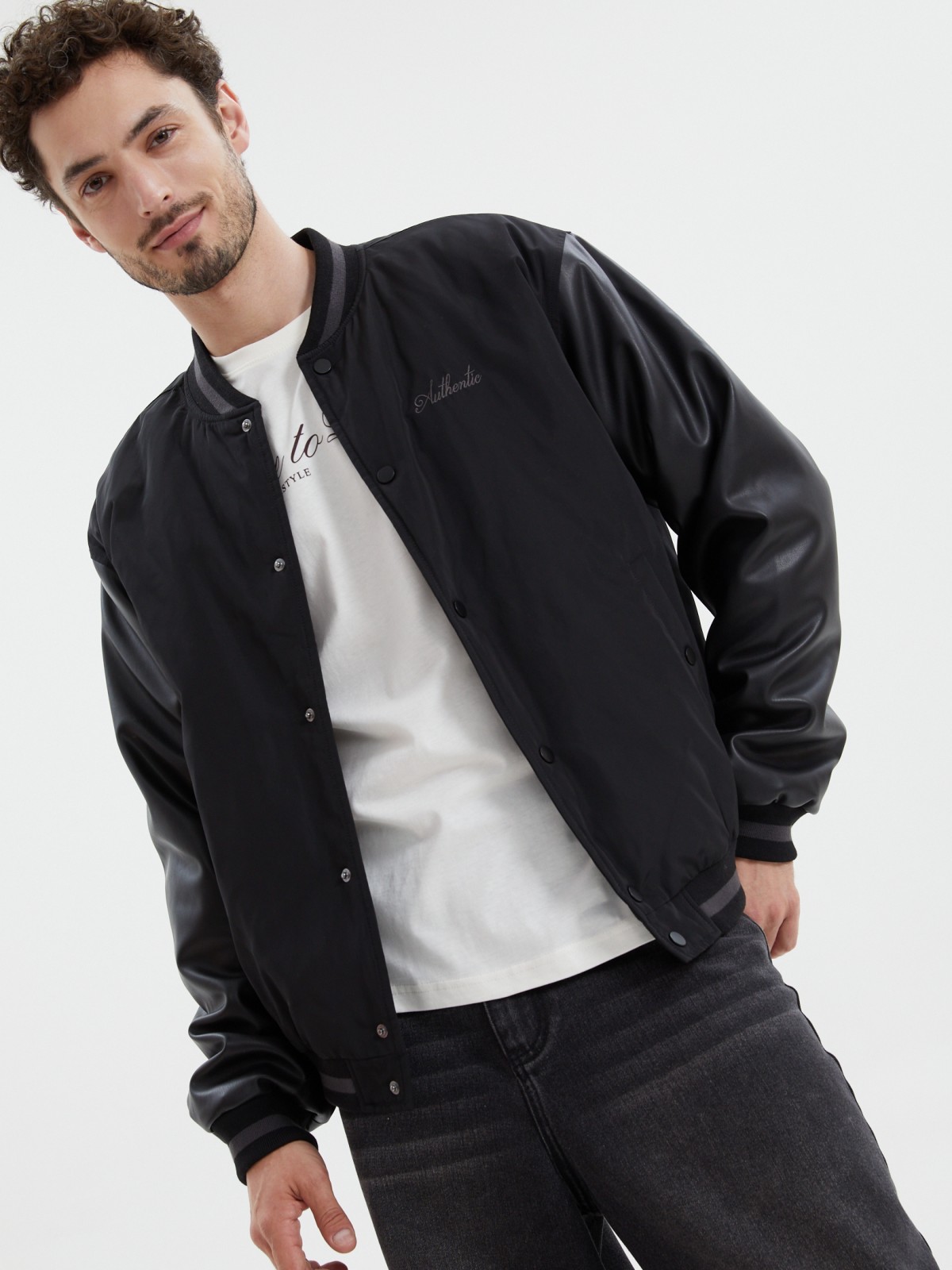 Утеплённая куртка-бомбер на синтепоне