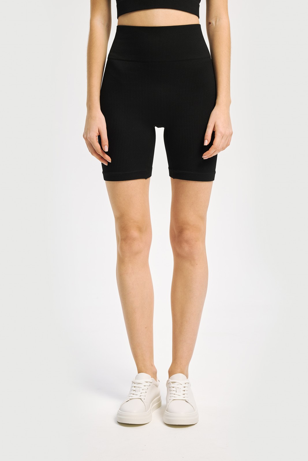 Трикотажные короткие шорты-велосипедки