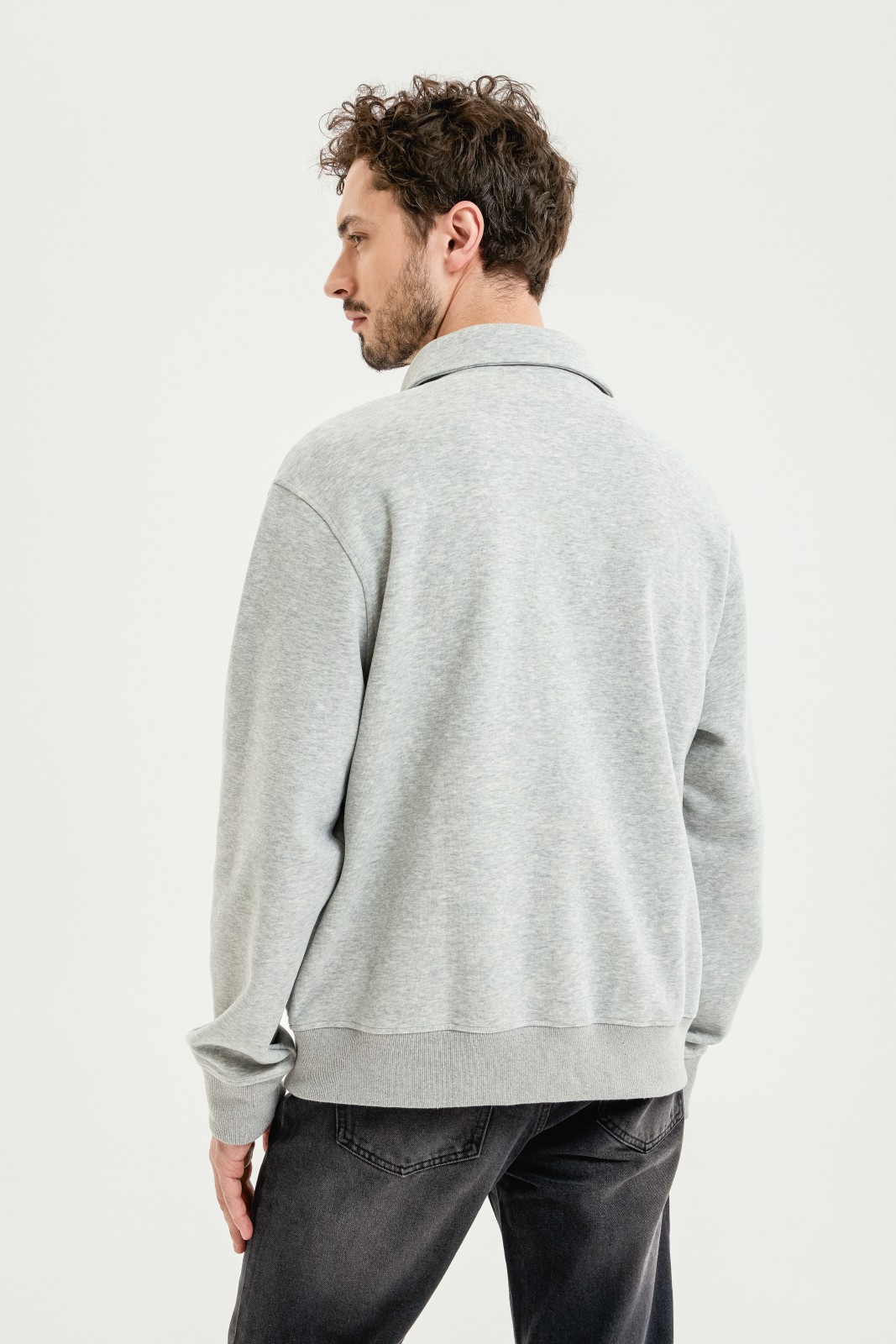 Трикотажная толстовка-бомбер на кнопках