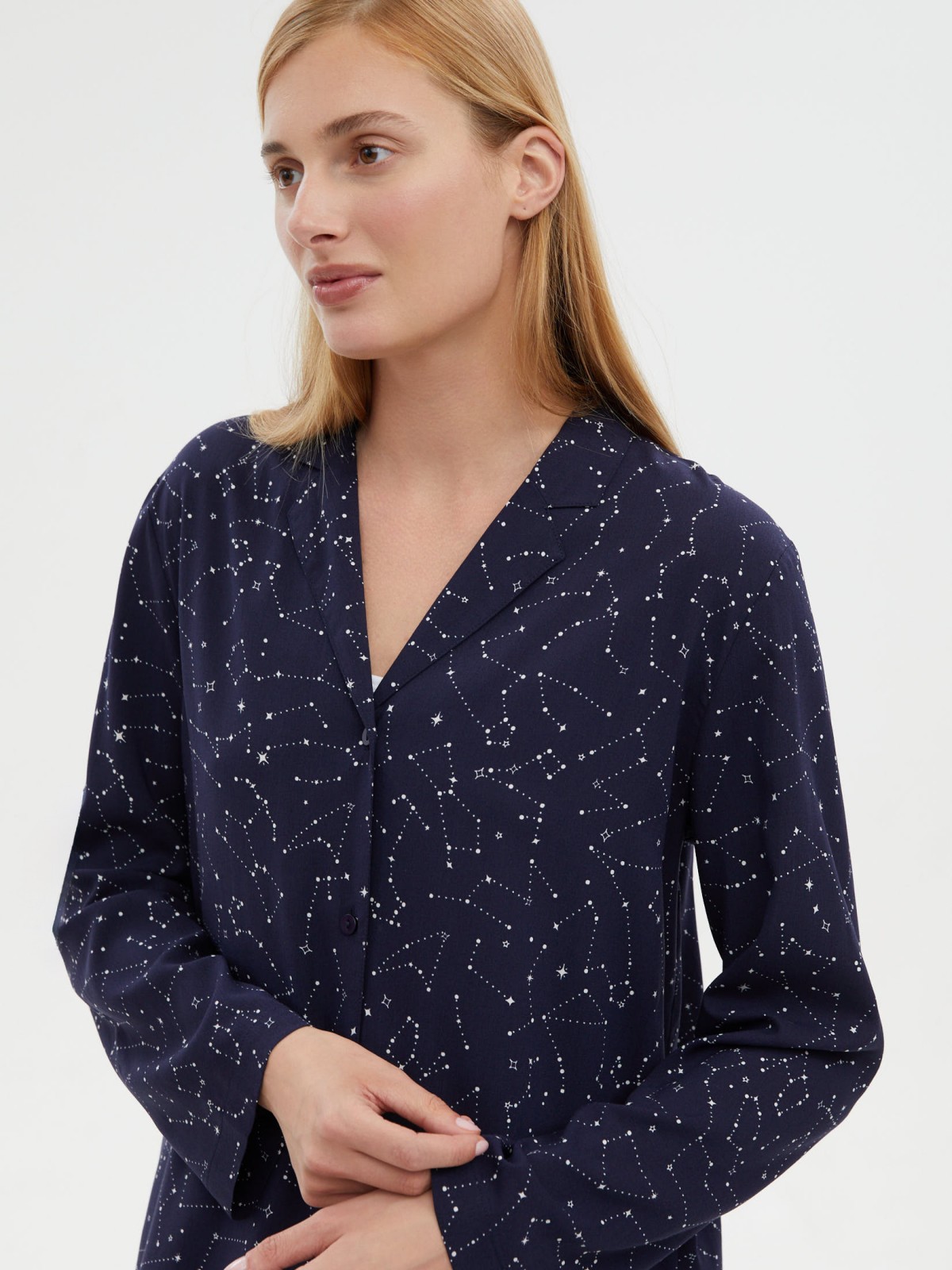 Рубашка из вискозы с вырезом и принтом