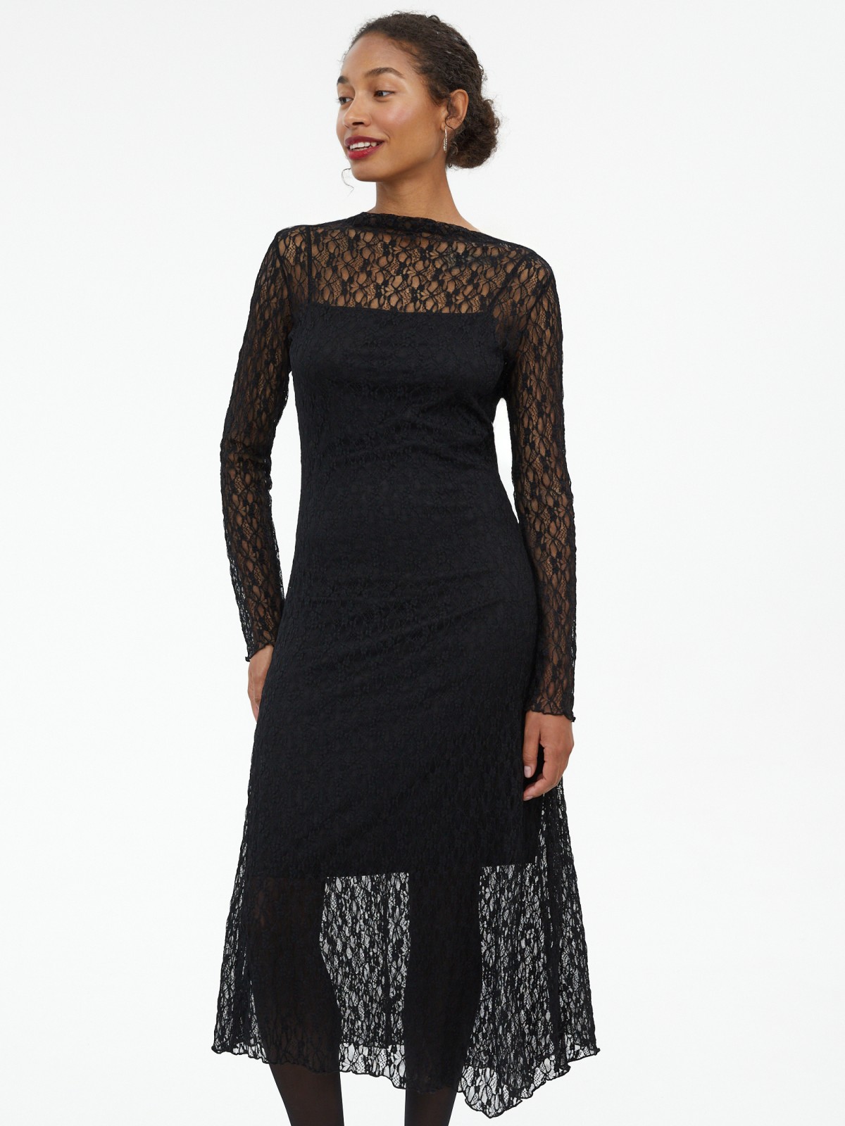Асимметричное платье из кружева с нижней комбинацией