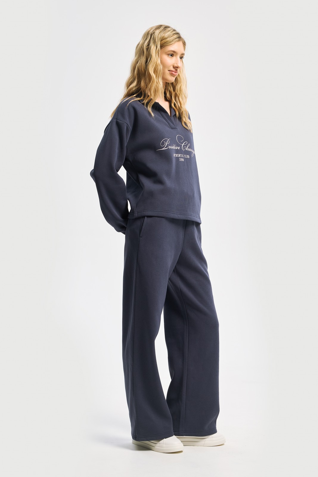 Свитшот с воротником поло