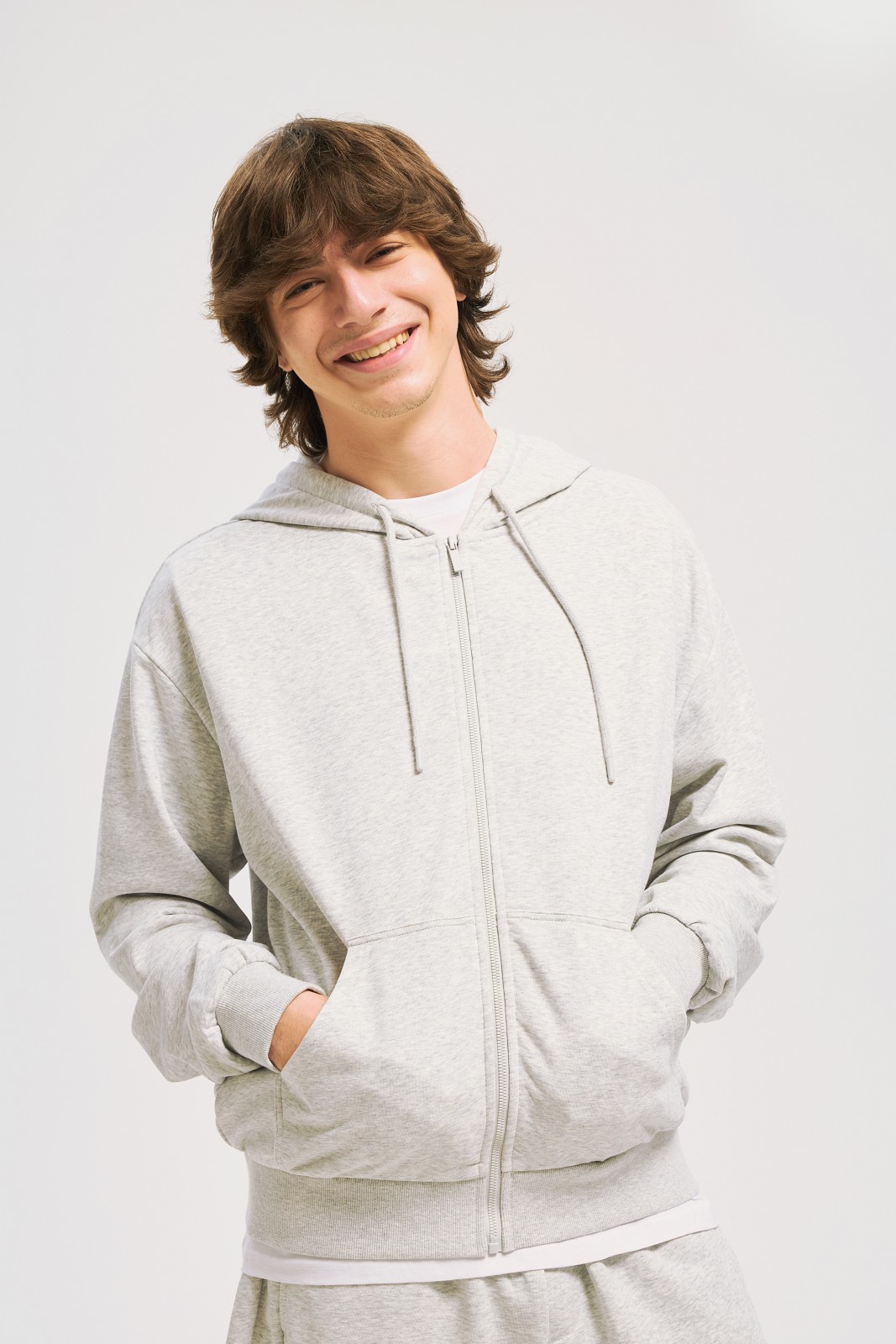 Толстовка на молнии с капюшоном