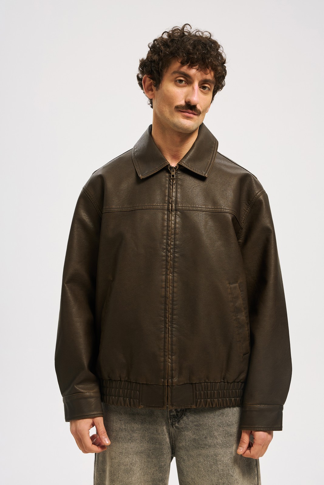 Куртка-бомбер из экокожи