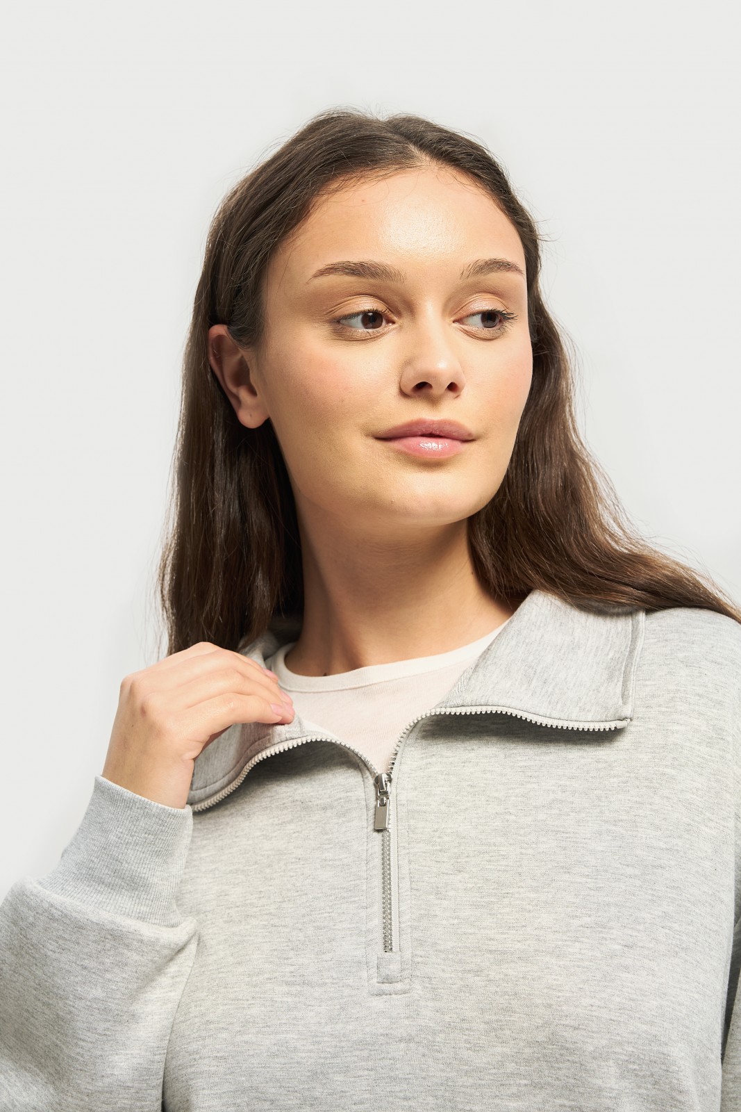 Свитшот с воротником-стойкой на молнии