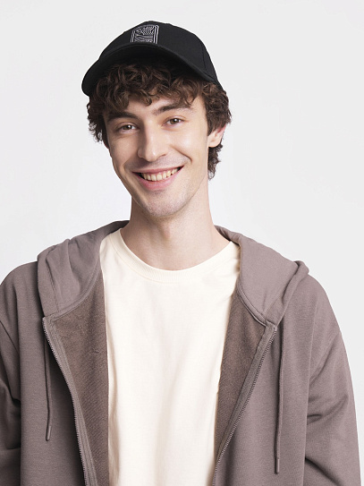 Тканевая бейсболка с полукруглым козырьком