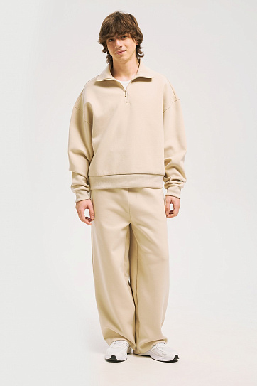 Однотонный свитшот с воротником-стойкой