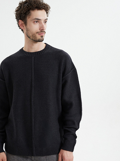 Вязаный джемпер с вывернутыми швами