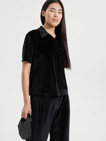 Нарядный бархатный джемпер поло со стразами