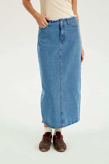 Прямая джинсовая юбка миди с разрезом