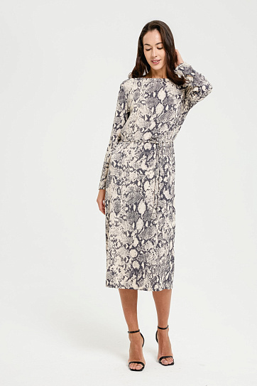 Трикотажное платье миди с принтом и поясом