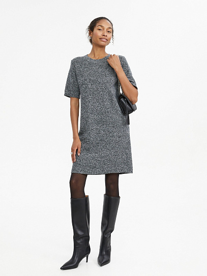 Вязаное платье-футболка мини