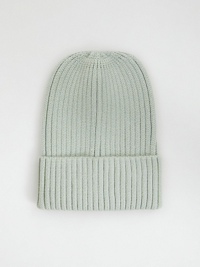 Вязаная шапка-бини с отворотом