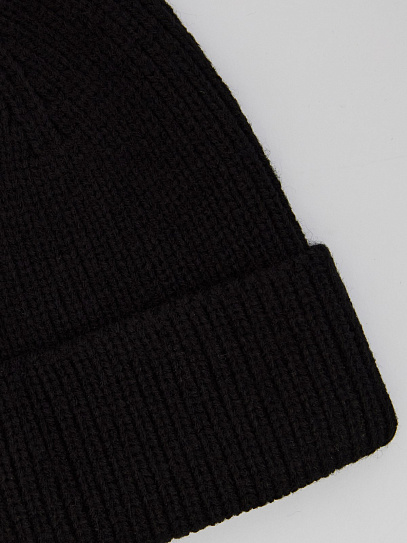 Вязаная шапка-бини с отворотом