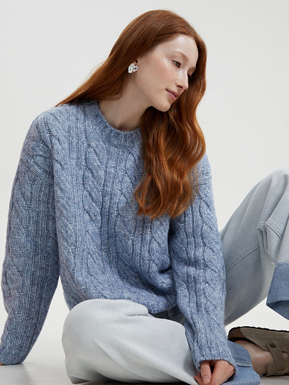 Вязаный джемпер с узором косы