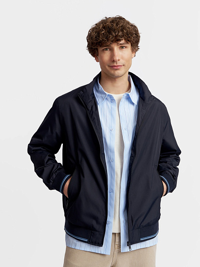 Куртка-бомбер на молнии с воротником-стойкой