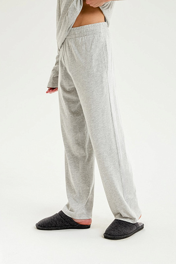 Трикотажные брюки на резинке