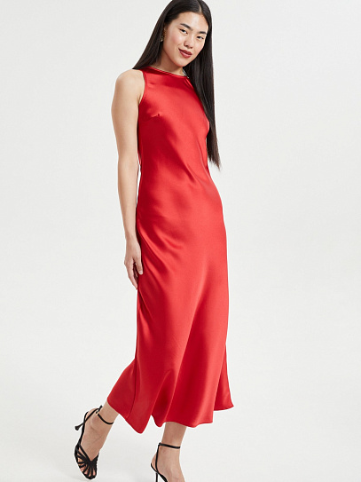 Атласное платье миди без рукавов