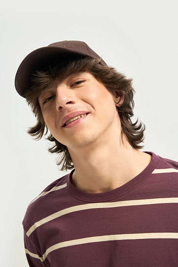 Тканевая бейсболка с полукруглым козырьком