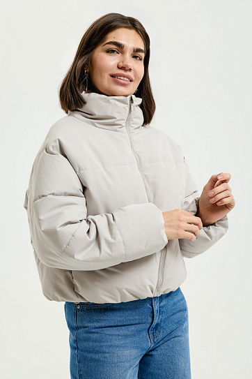 Тёплая укороченная куртка с высоким воротником