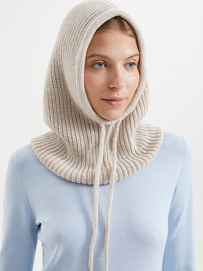 Вязаный капор