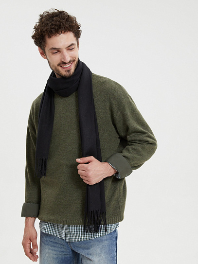 Тканевый шарф с длинной бахромой