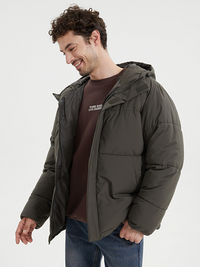 Тёплая куртка на молнии с капюшоном